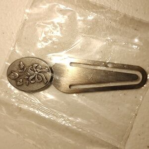 🌲.4 FOR $20. Longaberger Metal Clip Bookmark Floral Design On Silver Tone Metal